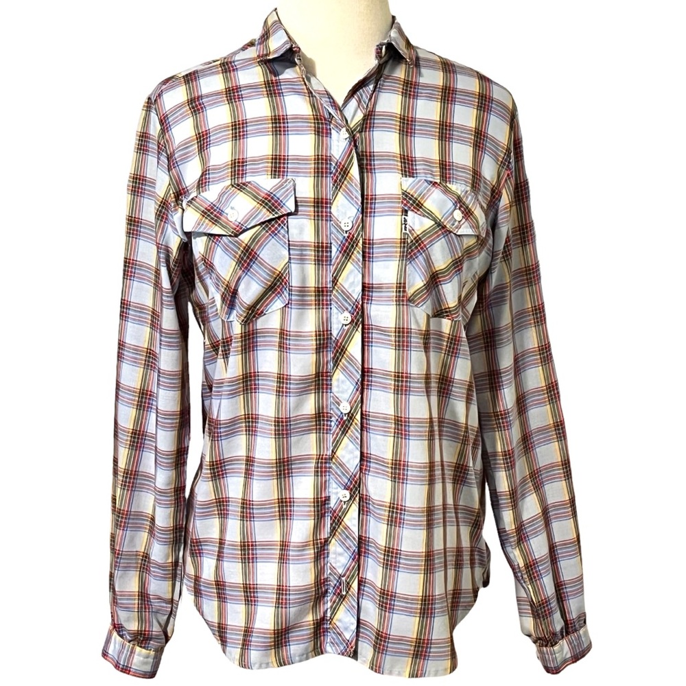 Vintage womens Levis cotton plaid shirt with two chest pockets